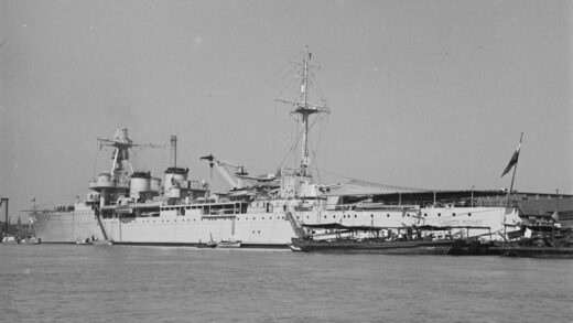 【jpg清晰版】上海的法國巡洋艦拉莫特 皮凱號.jpg