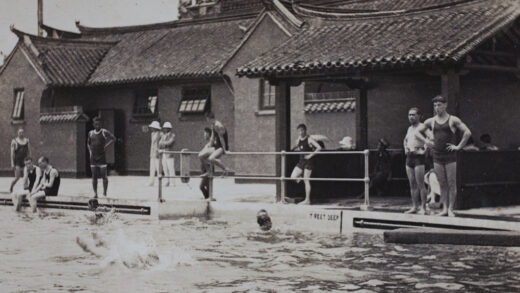 【jpg清晰版】上海虹口露天游泳池游泳1925年.jpg