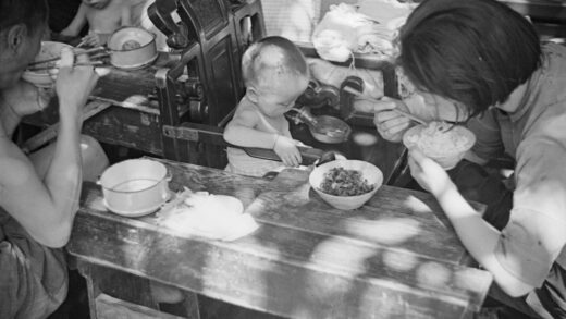 【jpg清晰版】上海难民家庭用餐.jpg