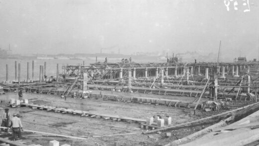 【jpg清晰版】上海黄浦江畔霍尔特斯码头的仓库建设.jpg