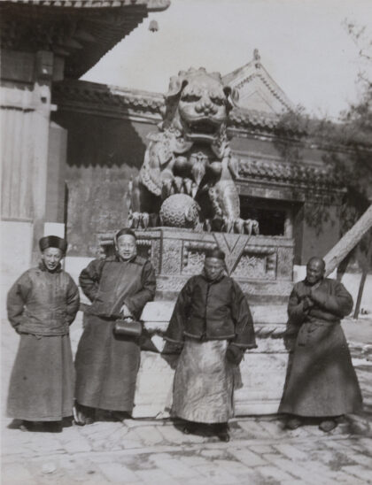 【jpg清晰版】与雄铜狮一组雍和宫（喇嘛庙）北京.jpg