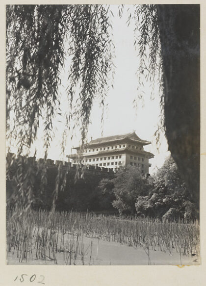 【jpg清晰版】东便门、城墙和护城河北京.jpg