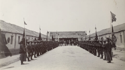 【jpg清晰版】中国士兵在阅兵式上与英国代表团（梅将军司令部）.jpg