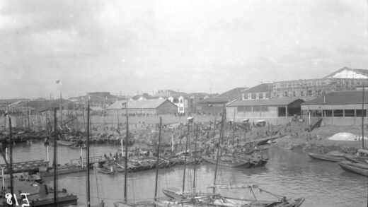 【jpg清晰版】中国航海公司汉口长江沿岸门面.jpg