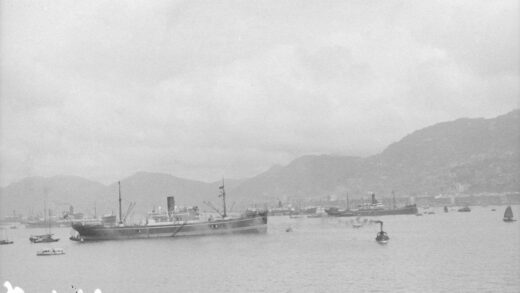 【jpg清晰版】中国航海公司船只停泊在香港.jpg