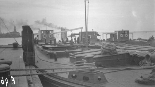 【jpg清晰版】中国航海公司驳船.jpg