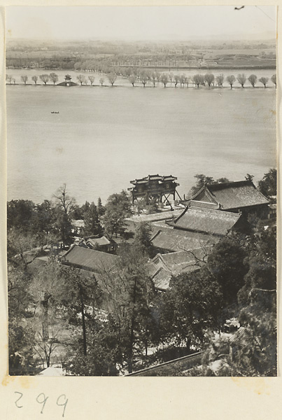 【jpg清晰版】从万寿山看寺庙建筑、牌楼、昆明湖和西堤.jpg