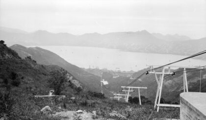 【jpg清晰版】从柏架山看香港配有缆车.jpg