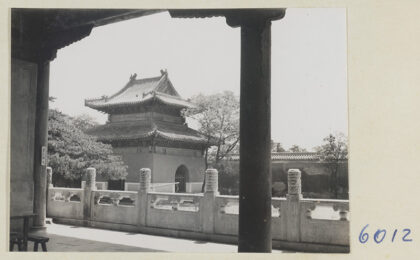 【jpg清晰版】从灵恩门看长陵第一庭院碑亭.jpg