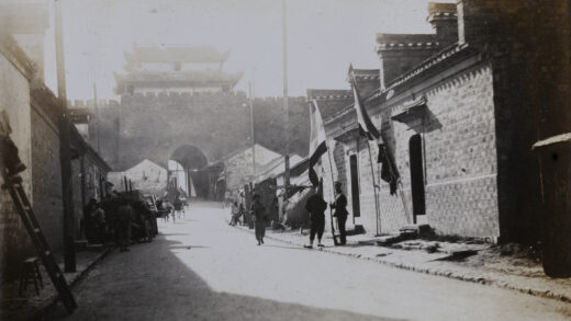 【jpg清晰版】仪凤门和南京市一条城市街道.jpg