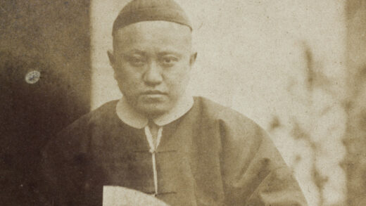 【jpg清晰版】伊玛姆（卖茶人）手持扇子上海.jpg