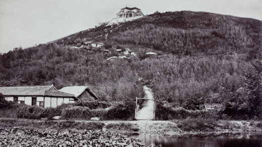 【jpg清晰版】佘山和教堂靠近上海.jpg