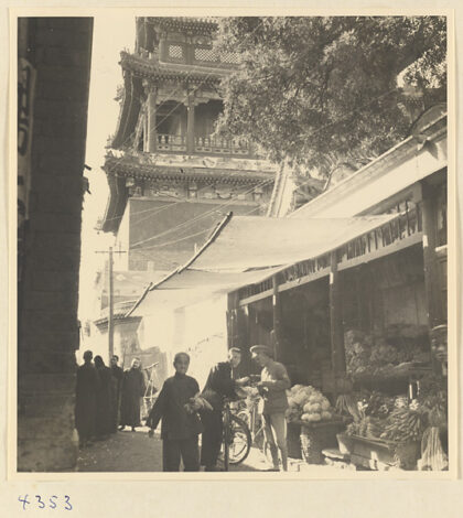 【jpg清晰版】保定寺庙旁的农产品商店街景.jpg