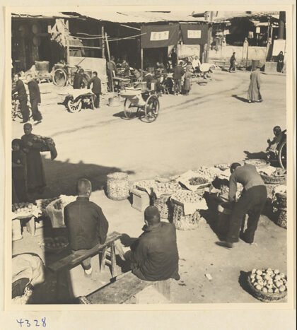 【jpg清晰版】保定市街上的农产品市场.jpg