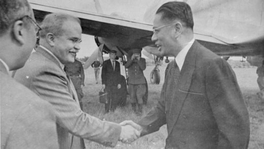 【jpg清晰版】傅秉常、莫洛托夫与宋子文莫斯科1945年6月.jpg