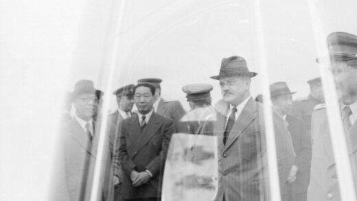 【jpg清晰版】傅秉常与维亚切斯拉夫·莫洛托夫莫斯科1945年.jpg