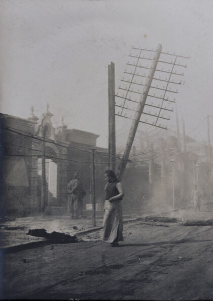 【jpg清晰版】兵变后的街道北京1912.jpg