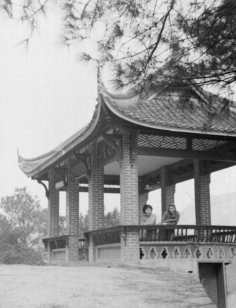 【JPG清晰版】刘圣益和闵勤在展馆