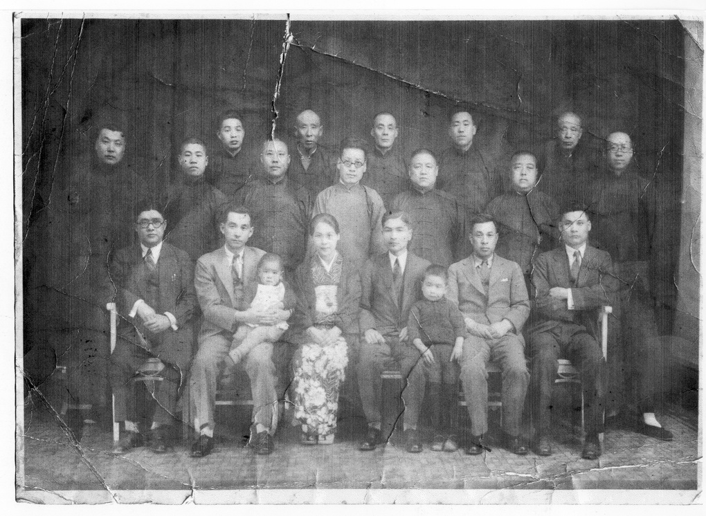 【JPG清晰版】包括两名儿童在内的团体
