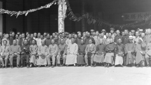 【jpg清晰版】包括孙科、伍朝枢和王宠惠在内的一个较大群体的一部分.jpg