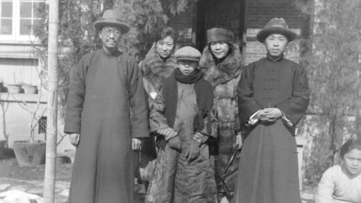 【jpg清晰版】包括王宠惠和郑毓秀在内的一个团体在冬季.jpg