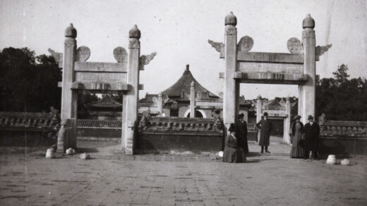 【jpg清晰版】北京天坛的游客.jpg