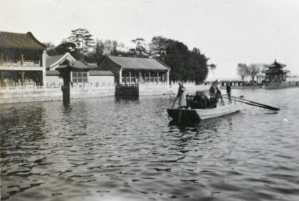 【jpg清晰版】北京昆明湖渡船.jpg