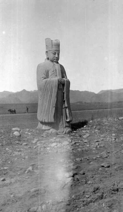 【jpg清晰版】北京明十三陵文官石像.jpg