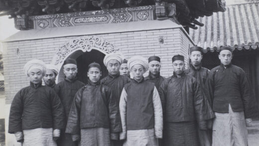 【jpg清晰版】北京牛街礼拜寺的一群穆斯林.jpg
