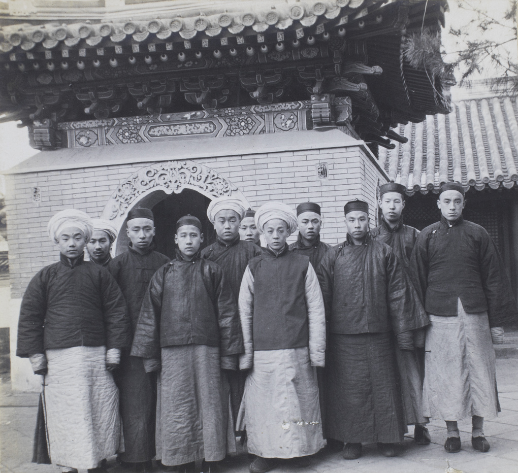 【JPG清晰版】北京牛街礼拜寺的一群穆斯林