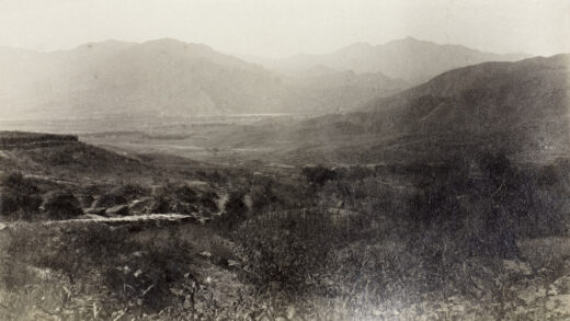 【jpg清晰版】北京西山山峡景色.jpg