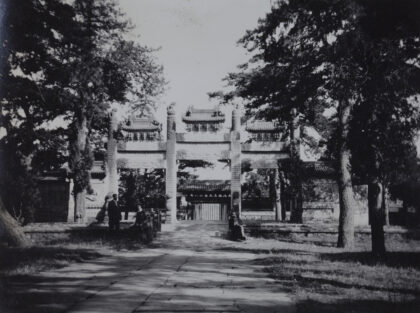 【jpg清晰版】北京西山碧云寺汉白玉牌楼.jpg
