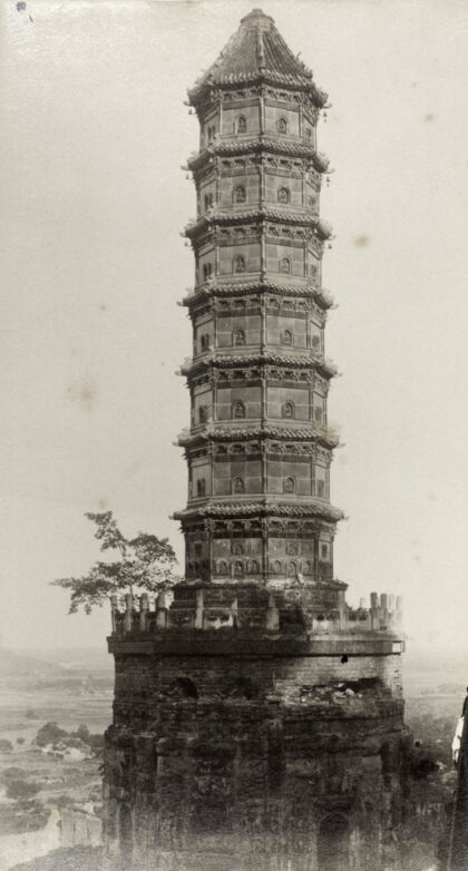 【jpg清晰版】北京西山香山公园宗镜大昭寺琉璃塔.jpg