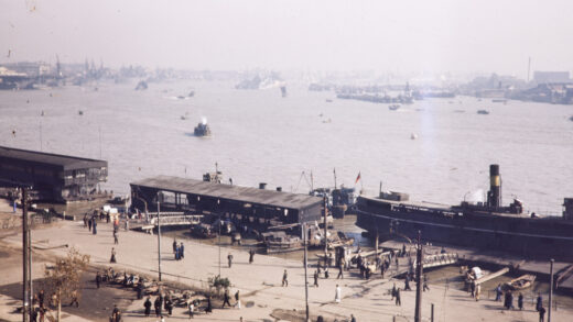 【jpg清晰版】北京路码头黄浦江上海1945.jpg