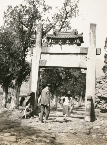【jpg清晰版】北京近郊石景山隆恩寺游客.jpg