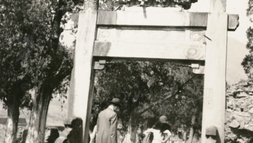 【jpg清晰版】北京近郊石景山隆恩寺游客.jpg