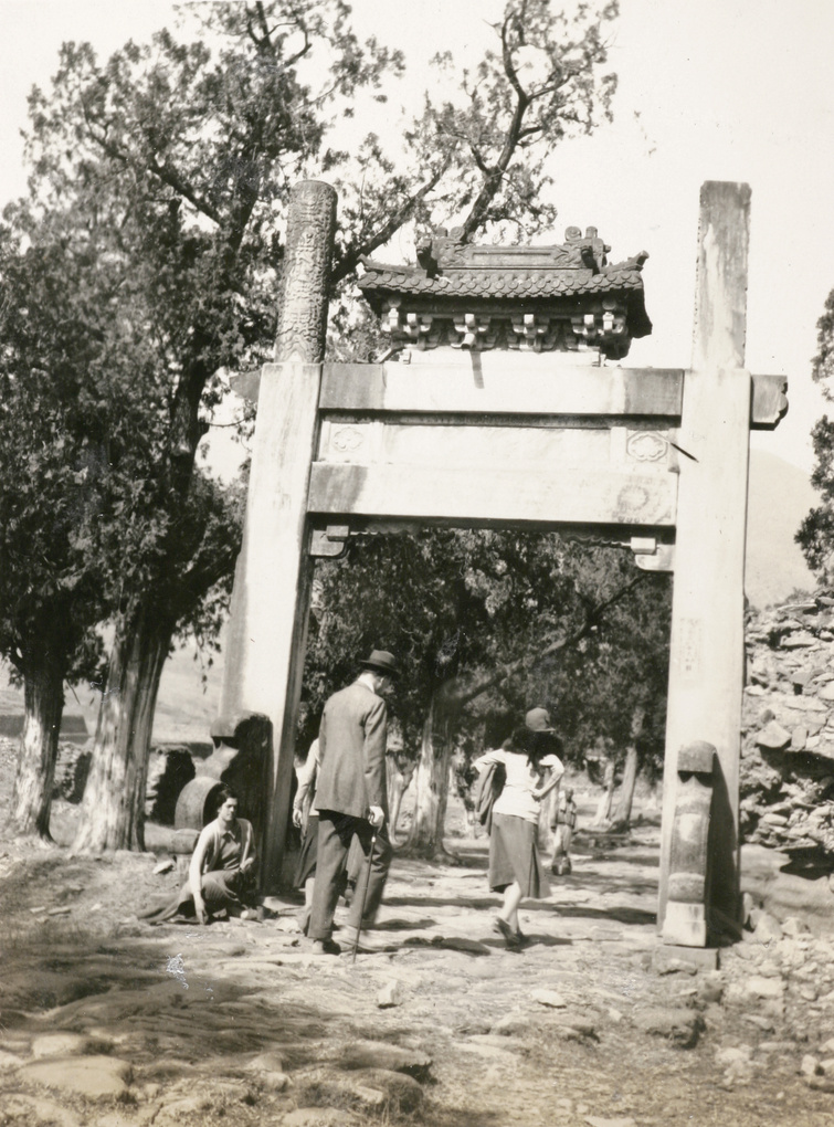 【JPG清晰版】北京近郊石景山隆恩寺游客