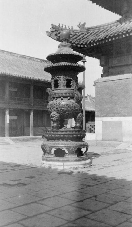 【jpg清晰版】北京雍和宫（喇嘛庙）青铜香炉.jpg