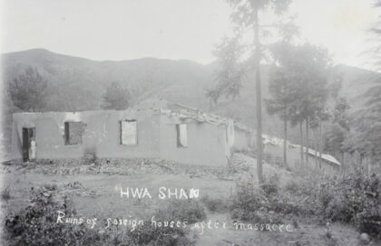 【jpg清晰版】华山（古田）附近被烧毁的传教士住宅废墟.jpg
