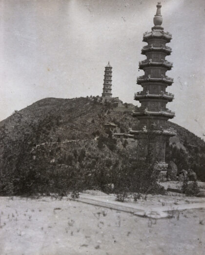 【jpg清晰版】华藏塔和玉峰塔北京.jpg
