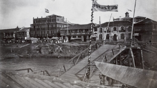 【jpg清晰版】南京下关中山码头waterfront坍塌的栈桥和堤岸.jpg