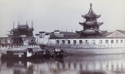 【jpg清晰版】南京市的魁光阁与秦淮河畔牌楼.jpg