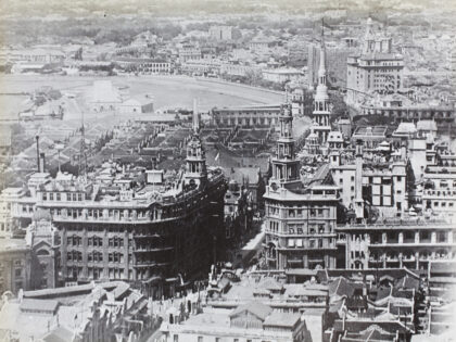 【jpg清晰版】南京路与跑马场的航拍景象上海.jpg