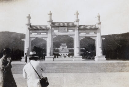 【jpg清晰版】南京附近的中山陵游客.jpg