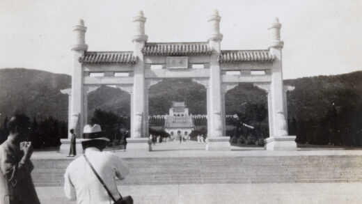 【jpg清晰版】南京附近的中山陵游客.jpg