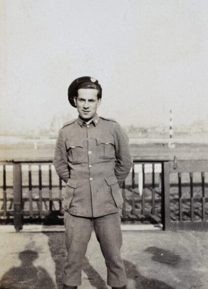 【jpg清晰版】卡特先生装甲车连上海义勇队1932年.jpg