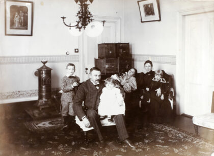 【jpg清晰版】卡雷尔家族上海礼查饭店1896年.jpg