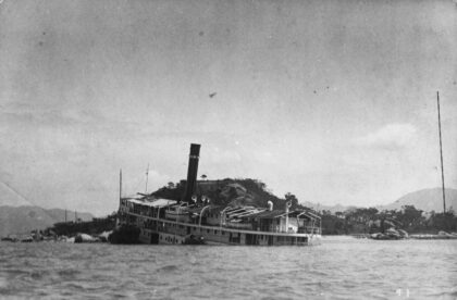 【jpg清晰版】台风将广西号吹至香港昂船洲.jpg