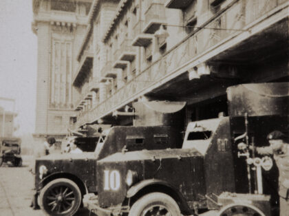 【jpg清晰版】吉姆·马什为上海万国商团10号装甲车加油1932年.jpg