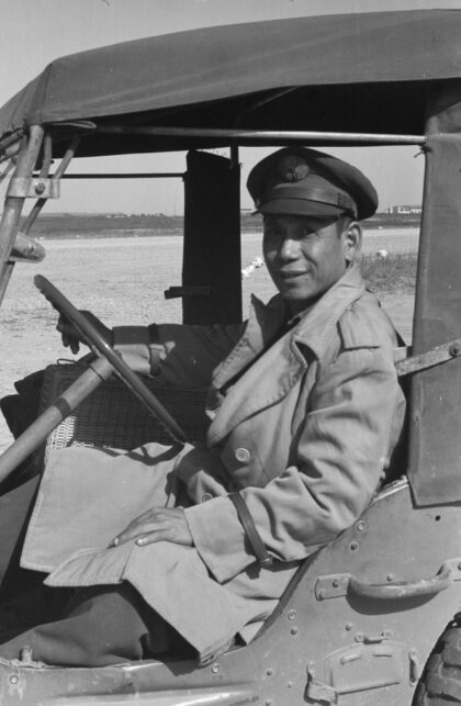 【jpg清晰版】吉普车司机民用航空运输机场.jpg